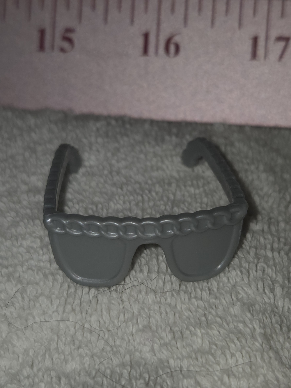 Mattel Monster High Spectra Gray Chain-Top Sunglasses